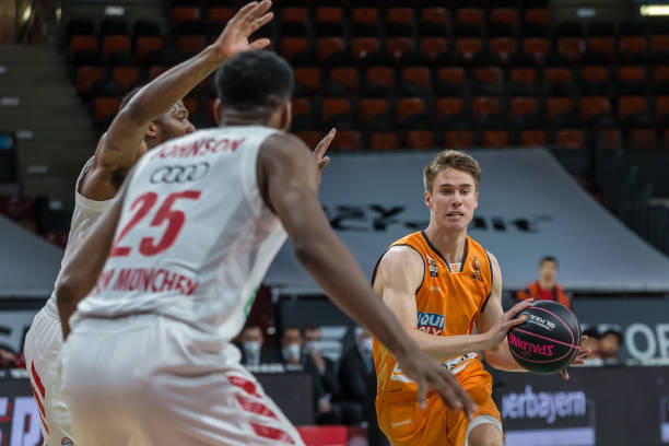 他的实际行 他的实际行